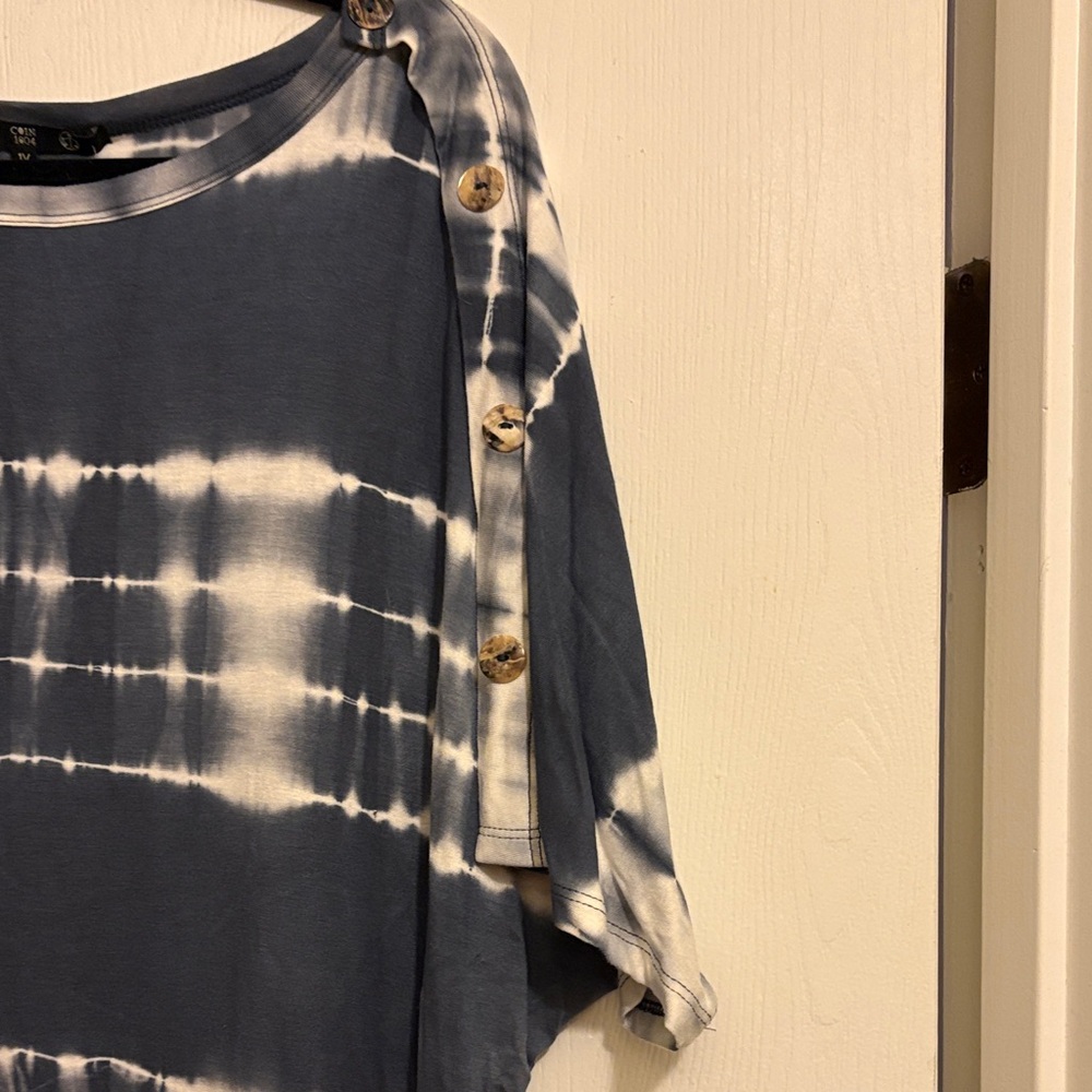 NWT-Women's Blue Tie-Dye Top - Picture 2 of 5